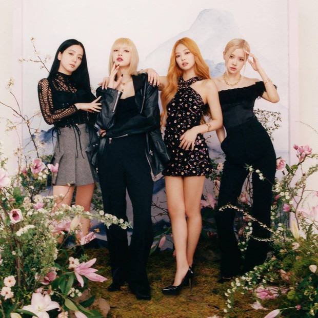 Lisa (BLACKPINK) bất ngờ đòi nợ 1 đồng nghiệp ngay trên livestream trước thềm tái xuất - Hình 4