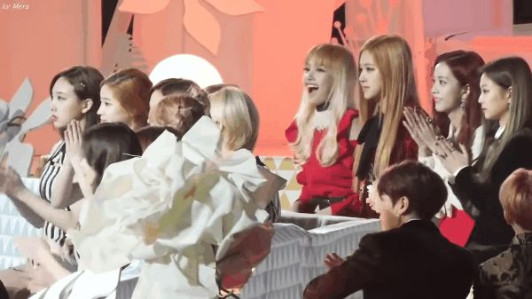 BTS - BLACKPINK và những lần chạm mặt gần gây bão cõi mạng: Thân thiết hơn fan nghĩ! - Hình 9