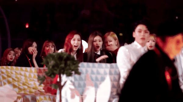 BTS - BLACKPINK và những lần chạm mặt gần gây bão cõi mạng: Thân thiết hơn fan nghĩ! - Hình 7