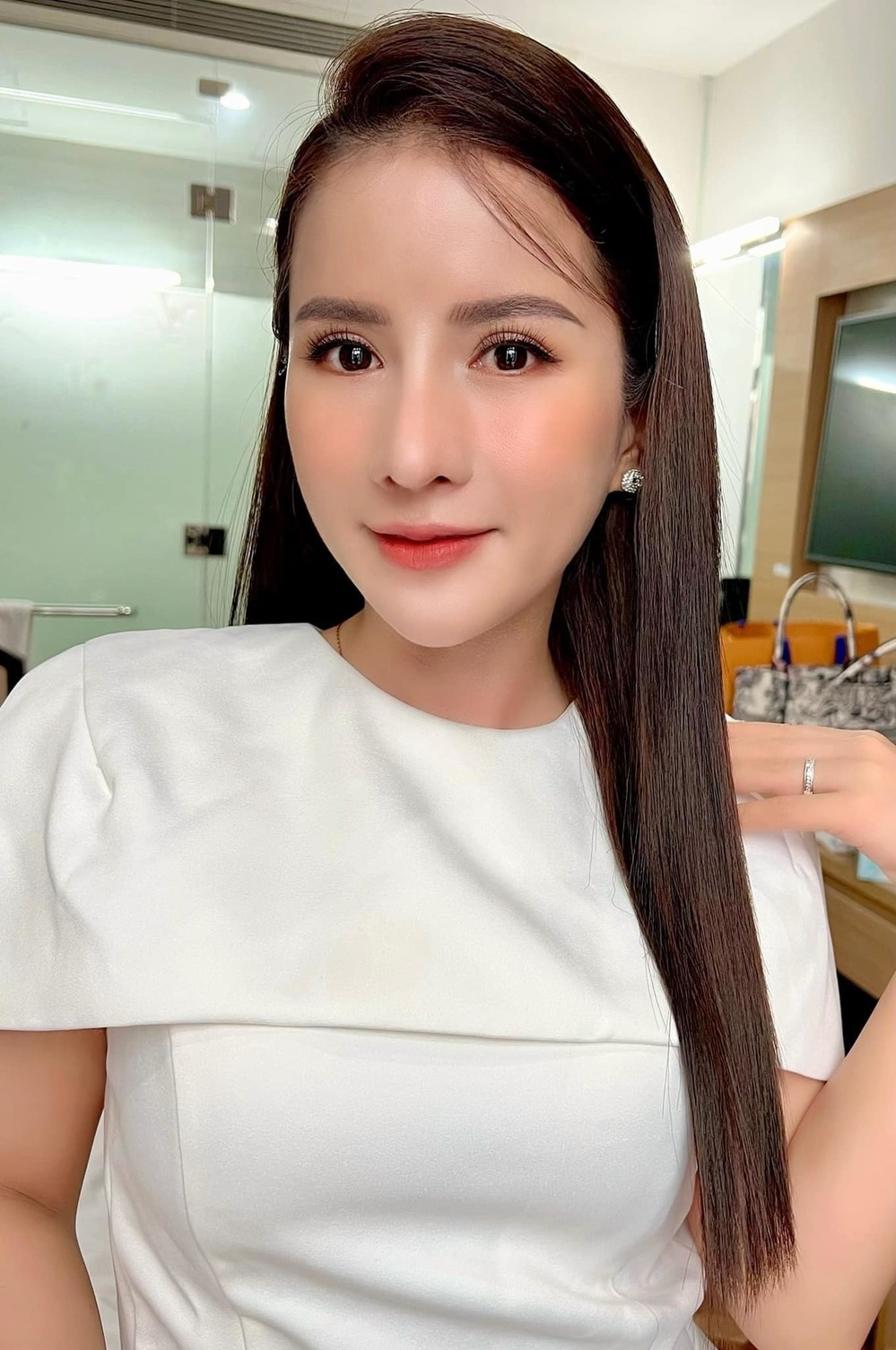 Bà Nhân Vlog khoe hình ảnh lúc còn phèn cách đây 10 năm, nhan sắc thời chưa thẩm mỹ gây sốc - Hình 6