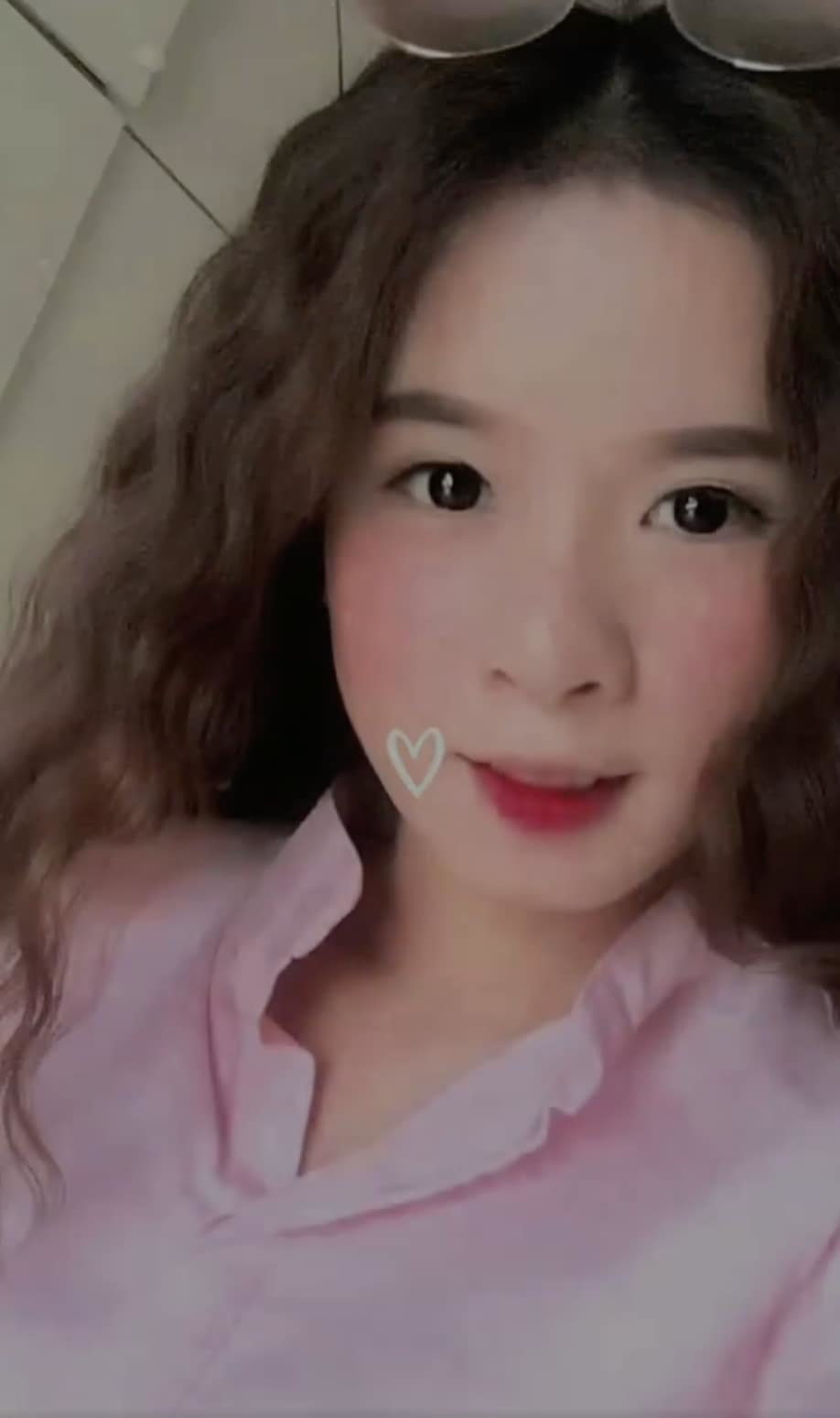 Bà Nhân Vlog khoe hình ảnh lúc còn phèn cách đây 10 năm, nhan sắc thời chưa thẩm mỹ gây sốc - Hình 1