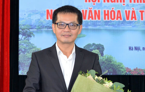 Trung Hiếu - 'gã' giám đốc kiêm NSND, tính hay ngại, 46 tuổi mới thoát ế - Hình 3