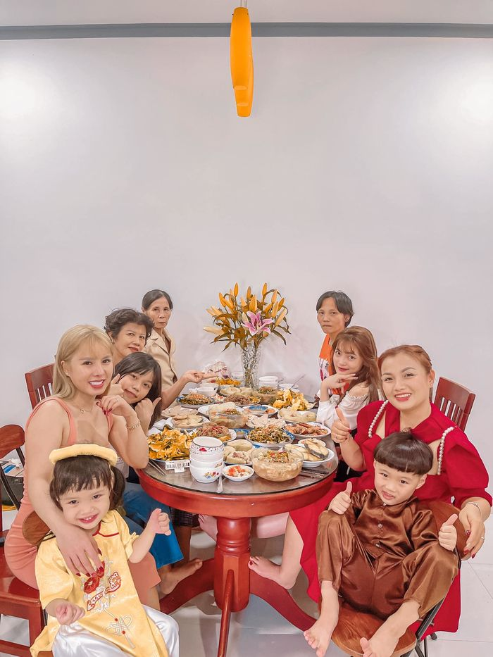 Bà Nhân bị Quỳnh Trần JP bơ đẹp đến suýt khóc, nghi vấn rạn nứt, để lộ mặt bóng dầu gây tranh cãi? - Hình 9