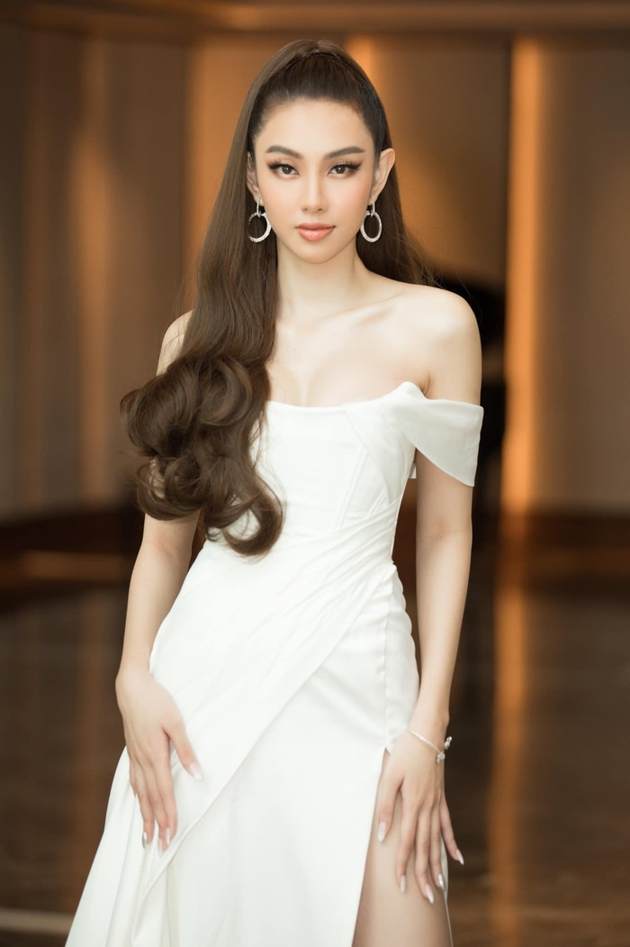 Miss Thuy Tien appeared fresh and shy after being called in the $ 15,000 "floral sale" line - Photo 5