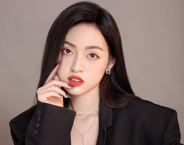 Hot girl trứng rán bị nghi dính líu đường dây đi khách 15k USD, bà trùm Hoa hậu khẩn cầu 1 điều - Hình 2
