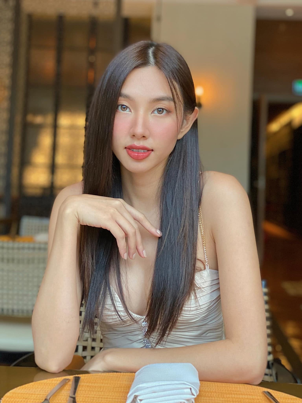Hot girl trứng rán bị nghi dính líu đường dây đi khách 15k USD, bà trùm Hoa hậu khẩn cầu 1 điều - Hình 3