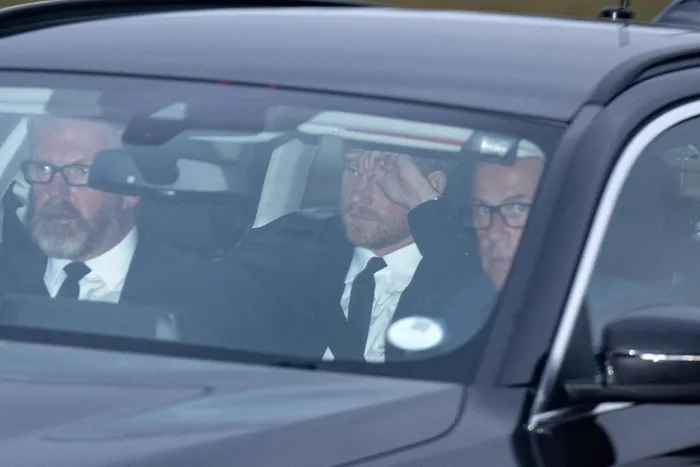 Meghan không dự đám tang Nữ hoàng, Hoàng tử Harry không kịp nhìn mặt bà lần cuối? - Hình 2