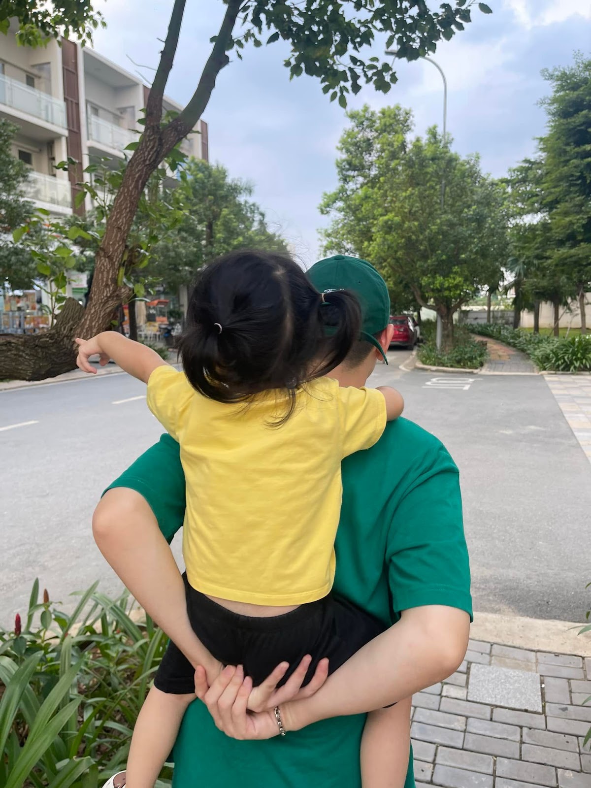 Phí Ngọc Hưng lần đầu khoe khung ảnh bên Trương Mỹ Nhân, ẩn ý khẳng định một gia đình - Hình 9