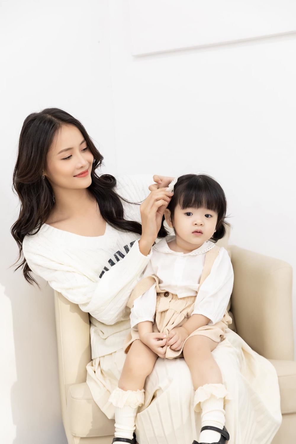 Phí Ngọc Hưng lần đầu khoe khung ảnh bên Trương Mỹ Nhân, ẩn ý khẳng định một gia đình - Hình 12