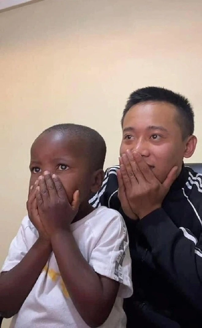 Lei Con is popular with netizens, Quang Linh is considered as a son, but his biological father is the complete opposite, why? - Photo 3