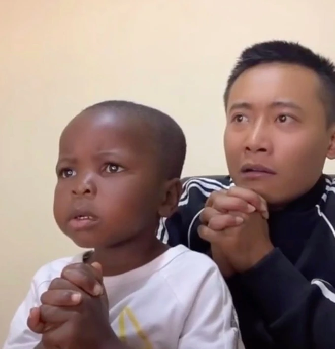 Lei Con is popular with netizens, Quang Linh is considered as a son, but his biological father is the complete opposite, why? - Photo 2