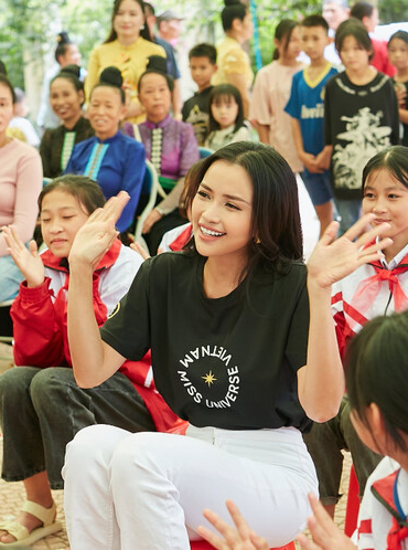 Ngọc Châu uất ức lên tiếng vì bị chê giả tạo, đối thủ mạnh tại MU bị bắt gặp hút thuốc phì phèo - Hình 7