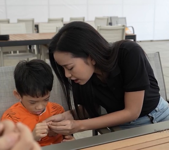 Ngọc Châu uất ức lên tiếng vì bị chê giả tạo, đối thủ mạnh tại MU bị bắt gặp hút thuốc phì phèo - Hình 1