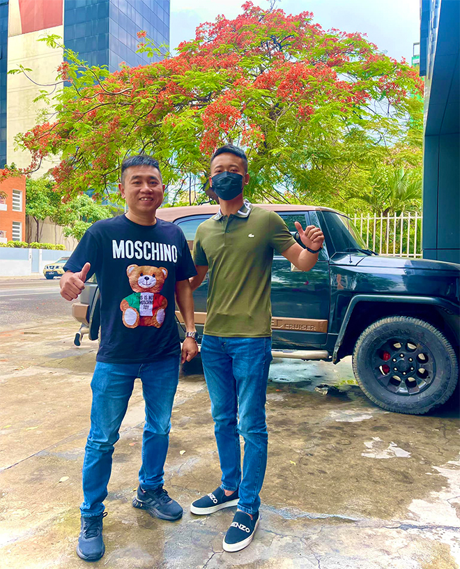 Quang Linh Vlog khoe khoảnh khắc đón năm mới cùng gia đình: Bí mật về Việt Nam, vắng mặt Lôi Con? - Hình 5