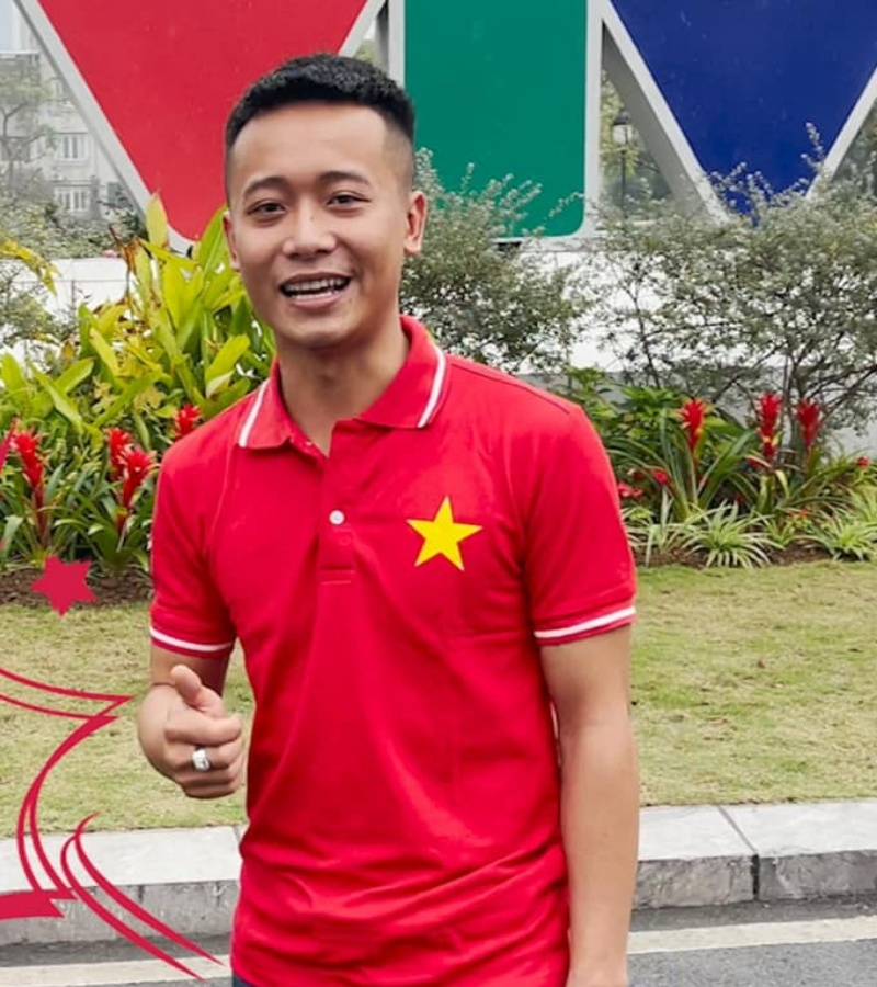 Quang Linh Vlog khoe khoảnh khắc đón năm mới cùng gia đình: Bí mật về Việt Nam, vắng mặt Lôi Con? - Hình 2