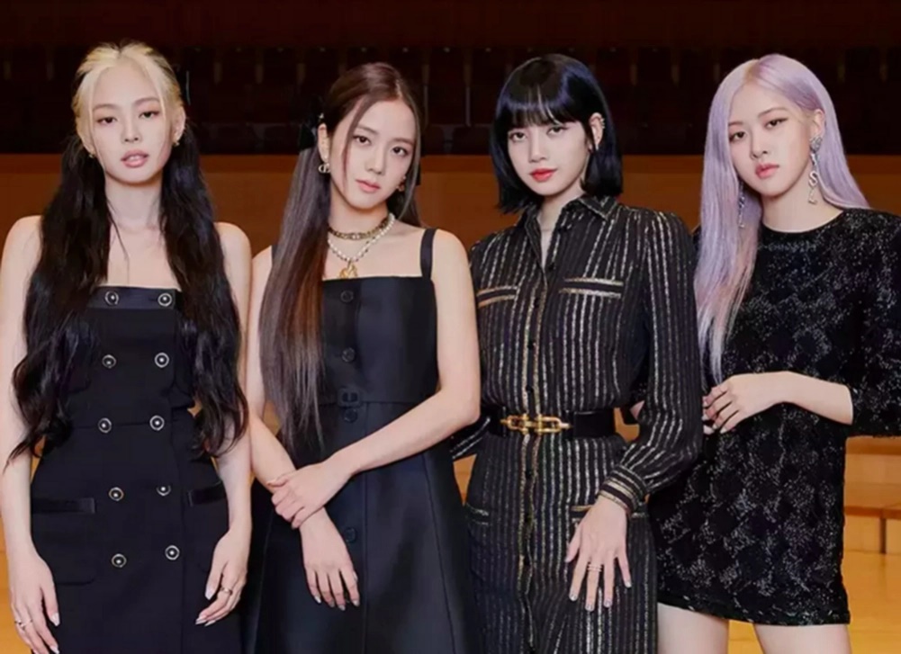BLACKPINK bằng mặt không bằng lòng, thân thiết chỉ là ngụy tạo, Lisa - Jennie bất mãn ra mặt? - Hình 3