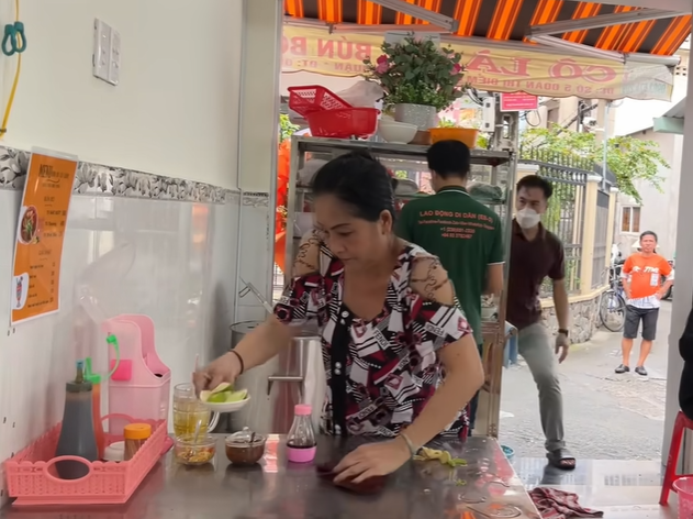 Cháu gái Vũ Linh phải đi bán bún bò, Hồng Loan bị 1 soạn giả ở Mỹ gài bẫy, thử lòng đòi nợ 200 triệu - Hình 6