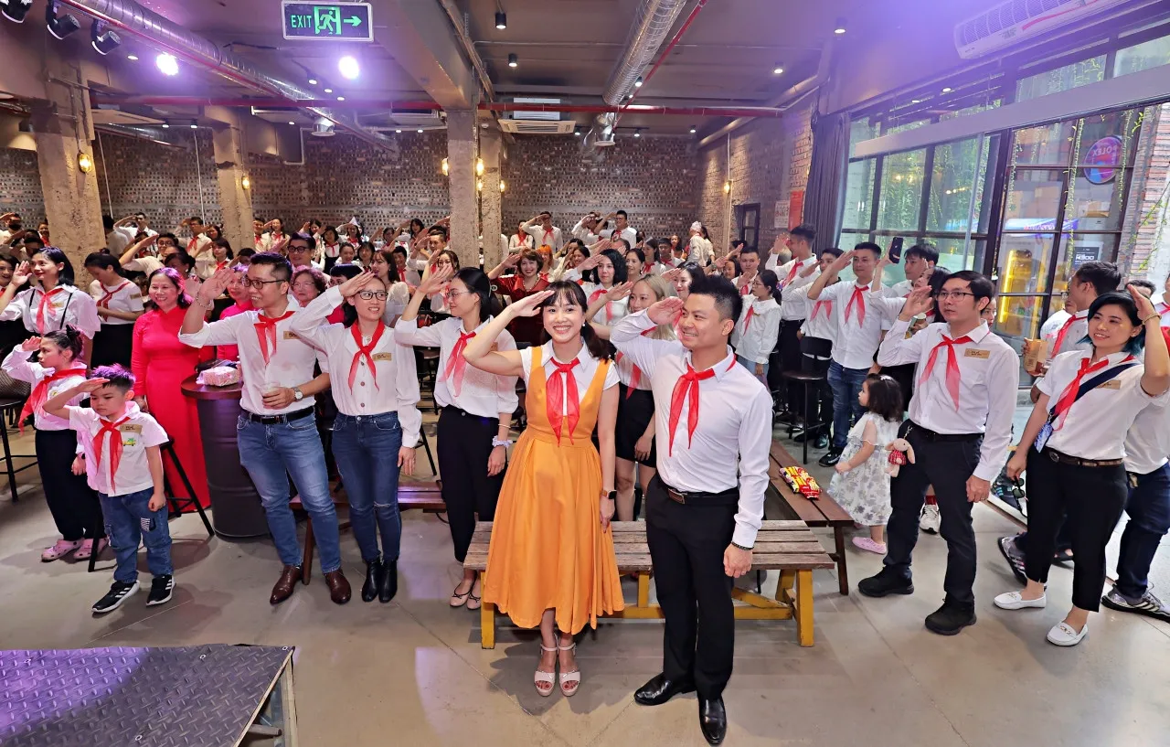 Độc lạ đám cưới Thái Bình: Đàng trai đẩy xe rùa chở đầy sính lễ sang nhà đàng gái xin dâu - Hình 6