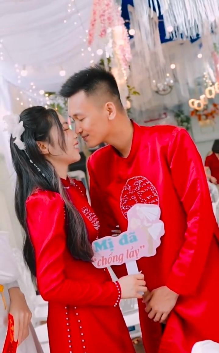 Độc lạ đám cưới Thái Bình: Đàng trai đẩy xe rùa chở đầy sính lễ sang nhà đàng gái xin dâu - Hình 3