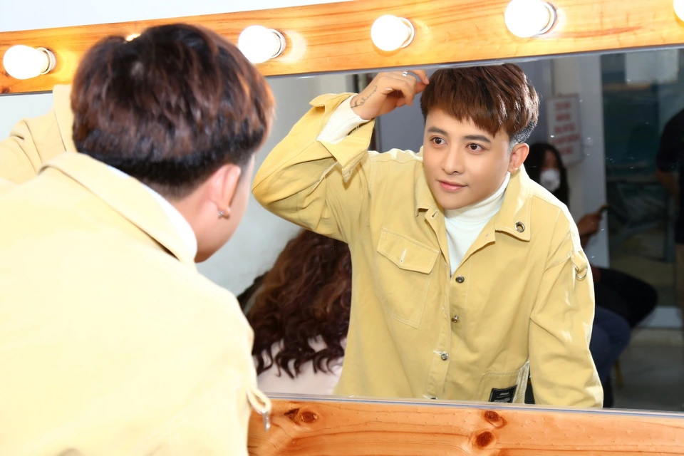 Henry Ngọc Thạch: Từ cát-xê 80 ngàn, bị chèn ép đến Hot boy làng nhạc, phớt lờ các tin nhắn gạ gẫm - Hình 1