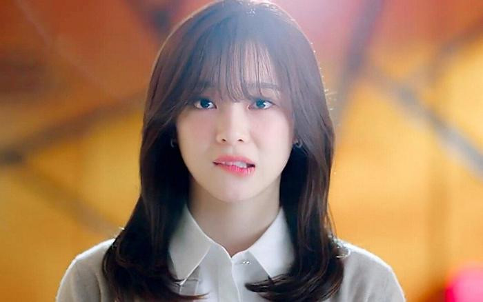 IU is hot but still rejected by Kim Se Jeong who doesnt want to be close: Is there a reason for the concussion? - Photo 3