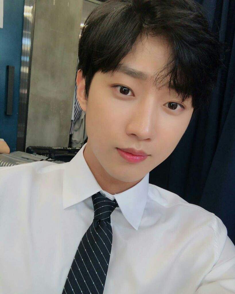 Jung Jin Young (B1A4): Mỹ nam toàn năng của giải trí Kbiz, được gọi là ông nội vì lý do đặc biệt - Hình 8