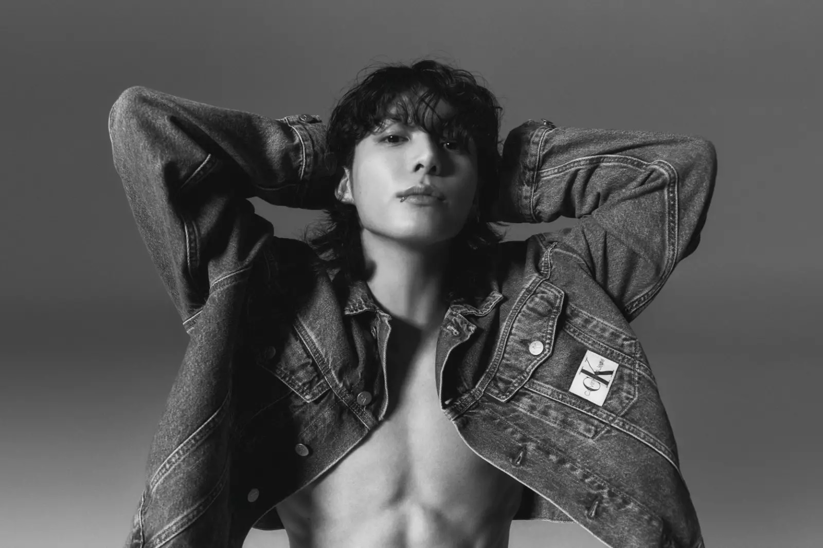 Lisa đang bị chỉ trích vì show nhạy cảm, Jennie lại bận rộn cạnh tranh khốc liệt với Jungkook (BTS) - Hình 6