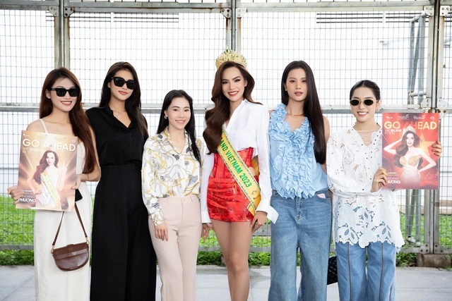 Miss Grand International: Le Hoang Phuong - Mr. Nawat with a dissatisfied face, forced interaction? - Photo 1