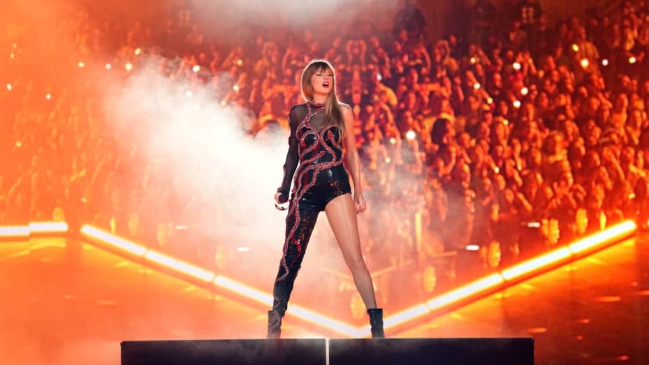 Taylor Swift became a billionaire, her assets exceeded 1.1 billion USD after the most lucrative tour in US history - Photo 3