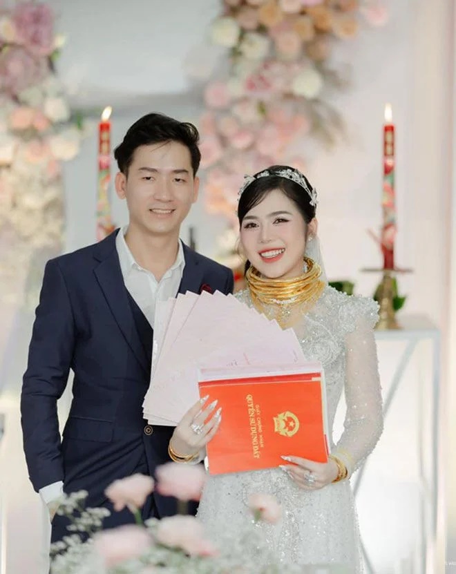 Long An bride is disgusted because she received a wedding gift of 25 gold bars and 16 red books, and anyone who hears the reason will be surprised - Photo 4