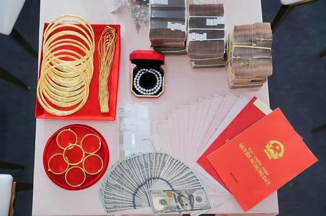 Long An bride is disgusted because she received a wedding gift of 25 gold bars and 16 red books, and anyone who hears the reason will be surprised - Photo 2