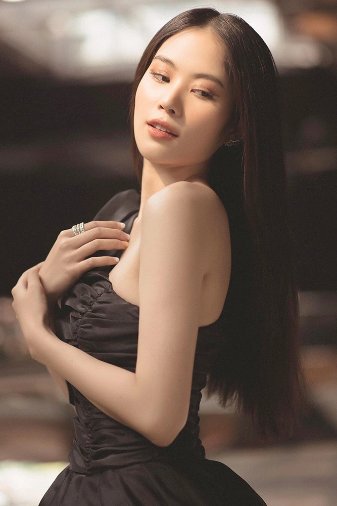 Suspicion of Rocker Nguyen dating Nam Ems sister: Fighting alone after the event, taking good care of each other? - Photo 4