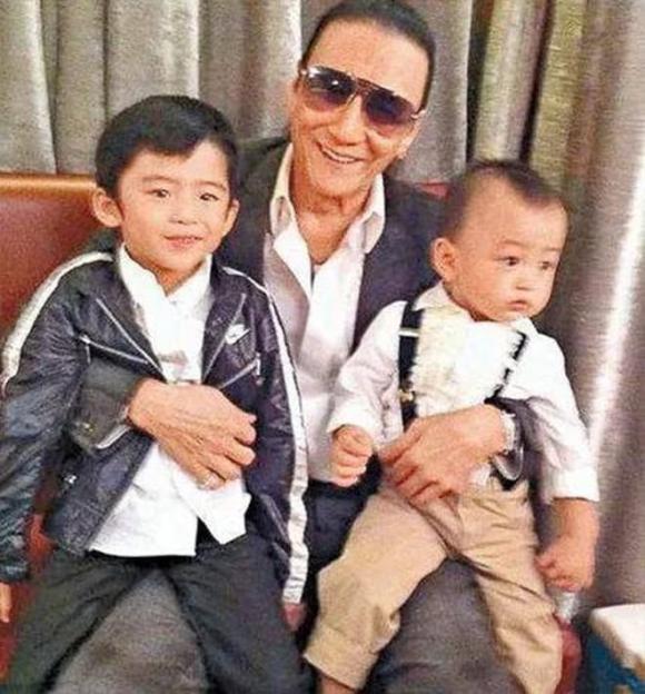 Tạ Đình Phong - Trương Bá Chi bị tóm sống cùng đi nghỉ ở Úc, Tạ Hiền bị đột quỵ nguy kịch? - Hình 5