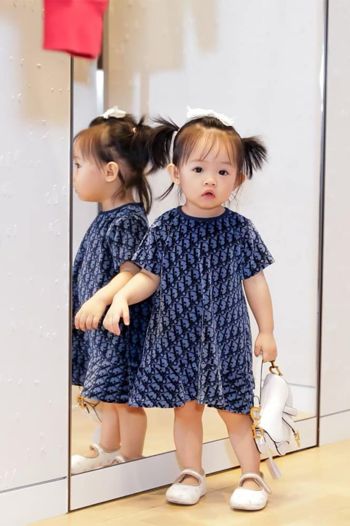 Dam Thu Trangs daughter, the older she gets, the more she resembles her mother, causing a fever with an action when she saw her mother tired - Photo 6