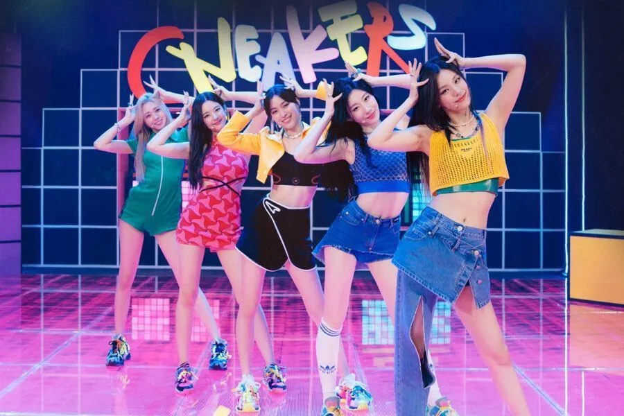 BLACKPINK bị bắt chước trắng trợn, đàn em copy - paste tạo hình, CĐM thi tìm điểm khác nhau - Hình 7