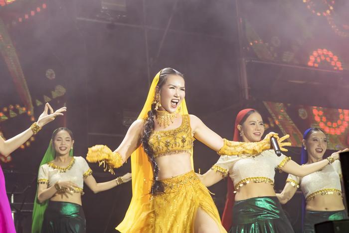 Võ Hạ Trâm chơi lớn làm điều gần 2 thập kỷ đi hát chưa từng có, khán giả phản ứng ra sao? - Hình 2