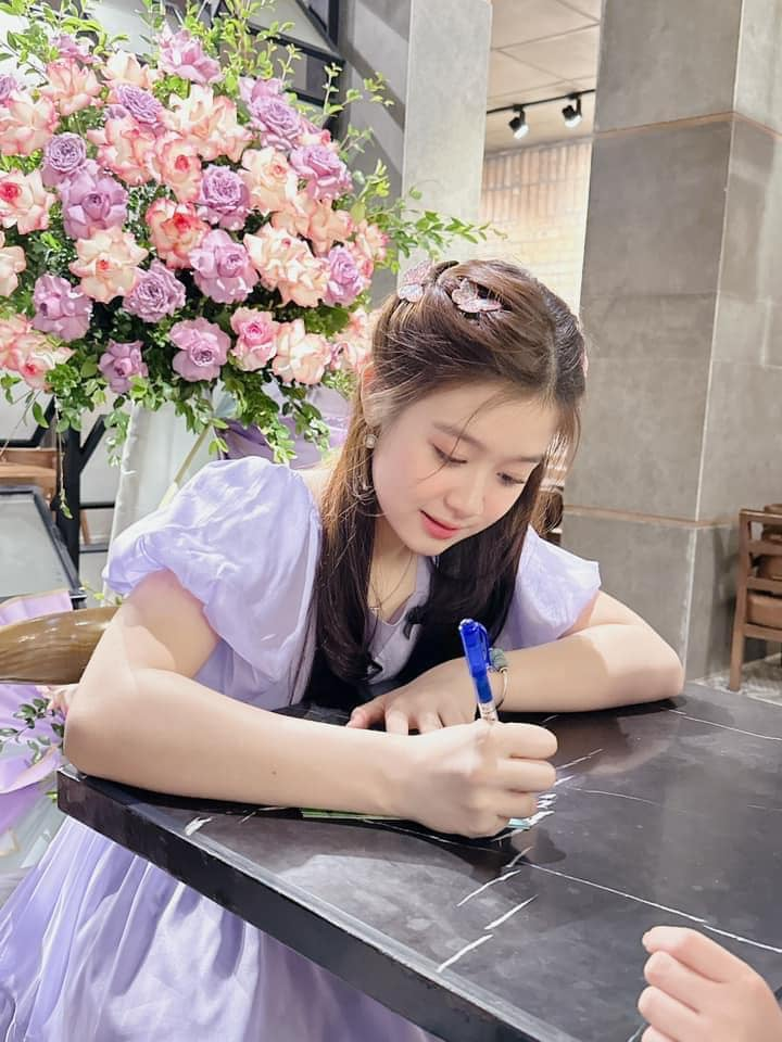 Youtuber Tho Nguyen acted strangely in front of the noise, child beauty queen Bao Ngoc happily met with fans to heal herself - Photo 1