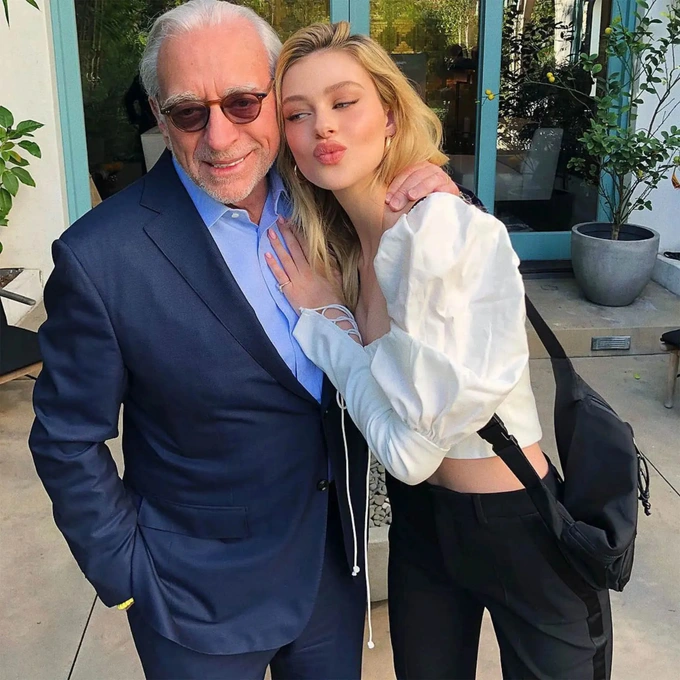 Bố vợ Brooklyn Beckham kiện đơn vị tổ chức lễ cưới, Nicola Peltz tỏ thái độ gây sốc hơn! - Hình 1