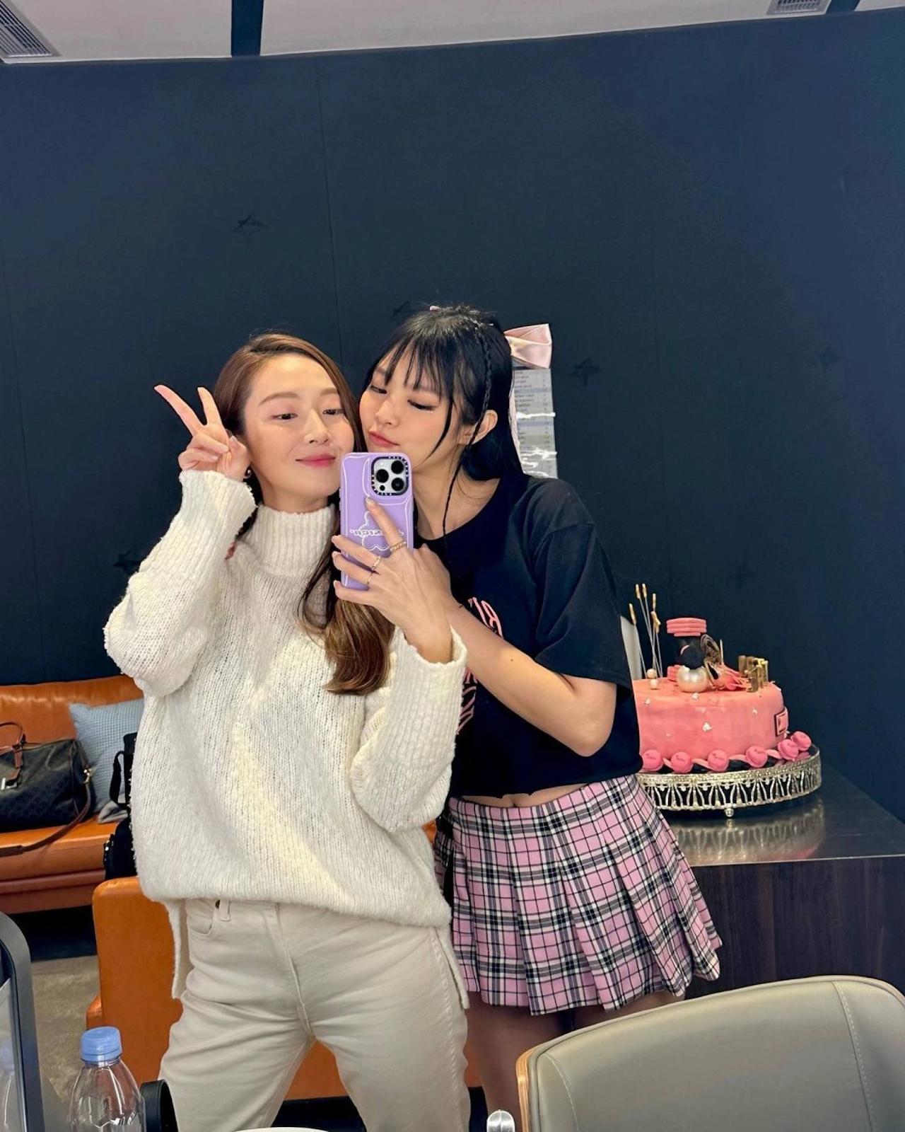 Jennie có nguy cơ mất ngôi nữ hoàng thời trang, Jisoo - Rosé gặp biến đầu năm, Lisa là may mắn nhất - Hình 2