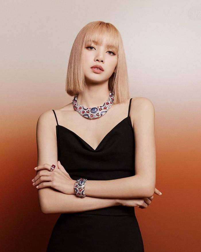 Lisa (BLACKPINK) cầm thẻ đen thuộc 0,05% giới siêu giàu, Jennie lại bị mắng vì V (BTS)? - Hình 3