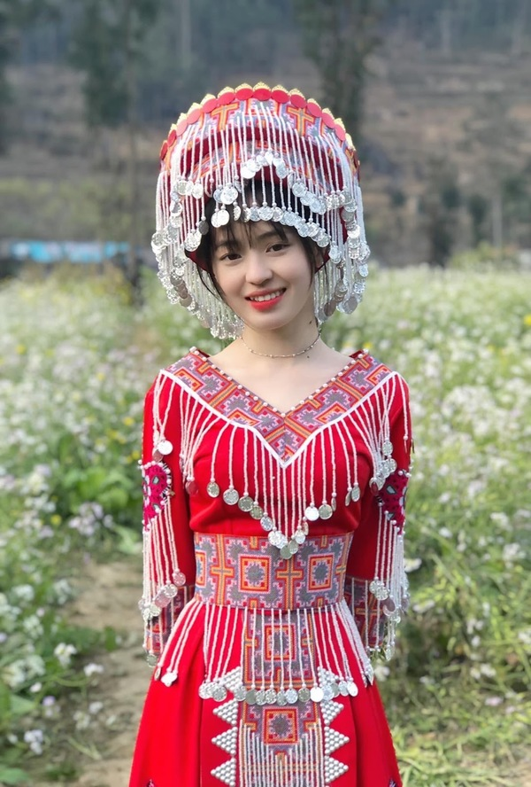 MXH chao đảo truy tìm cô bé người Mông nhan sắc như thần tiên tỉ tỉ tại chợ tình Tây Bắc - Hình 10