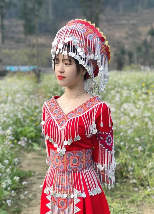 MXH chao đảo truy tìm cô bé người Mông nhan sắc như thần tiên tỉ tỉ tại chợ tình Tây Bắc - Hình 13