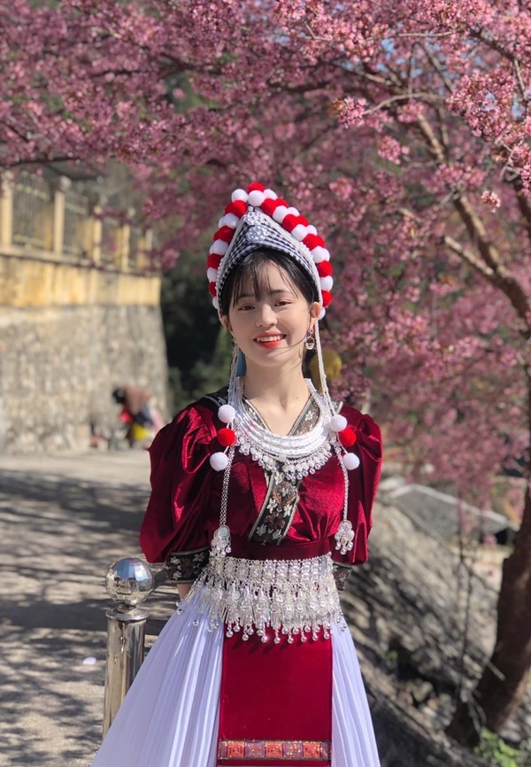 MXH chao đảo truy tìm cô bé người Mông nhan sắc như thần tiên tỉ tỉ tại chợ tình Tây Bắc - Hình 12
