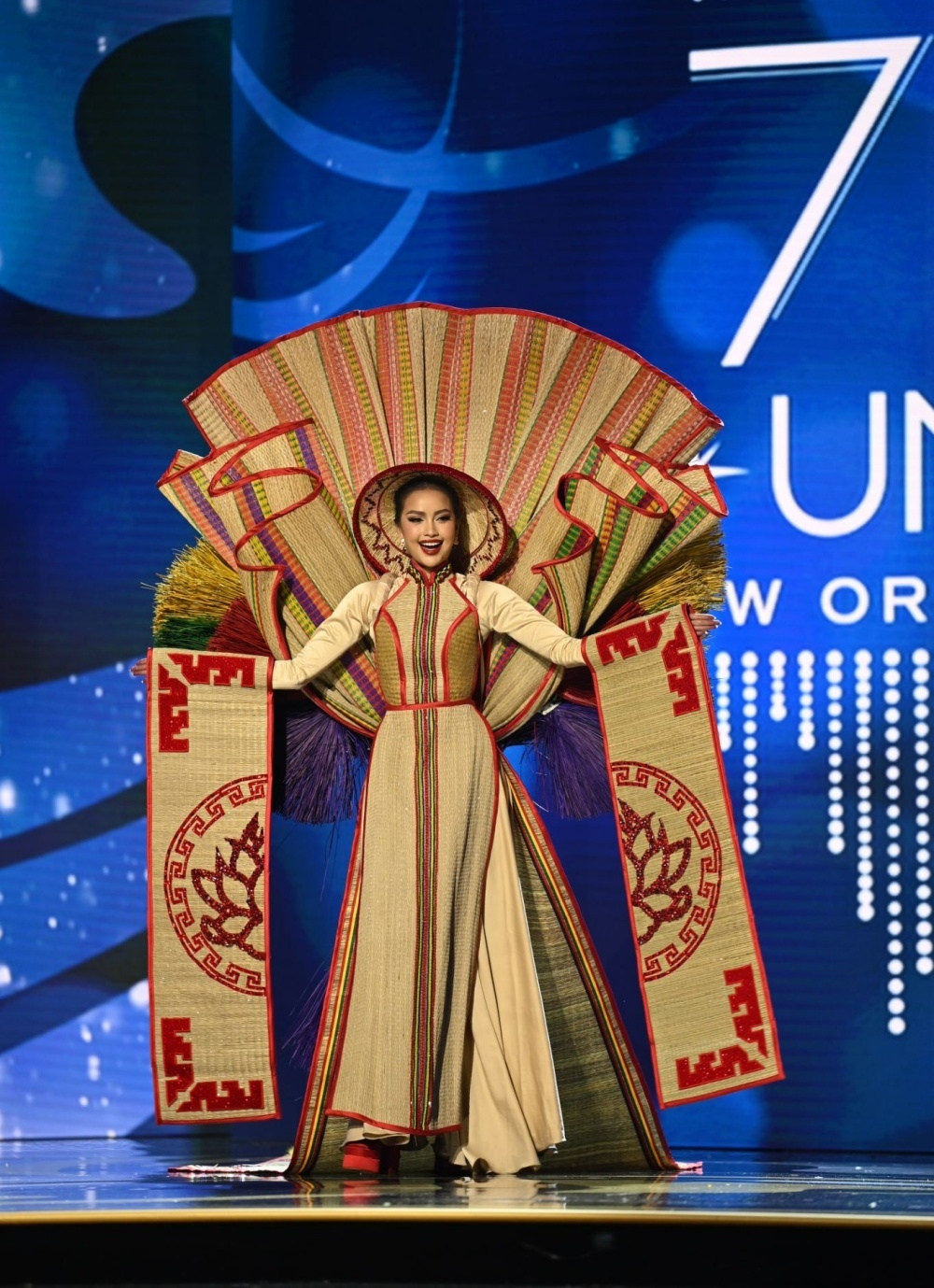Ngọc Châu né giải trang phục dân tộc vì chỉ trích, Miss Universe trở thành gánh xiếc giống MGI? - Hình 4