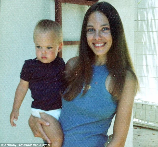 Shock: Angelina Jolie stole her biological mother's lover, leaving her traumatized, unable to heal until death?  - Figure 3