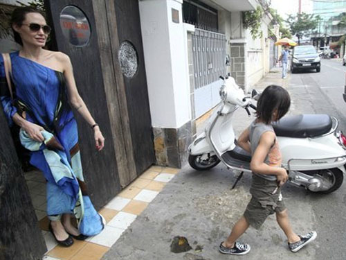Pax Thien hates his biological mother, does not want to return to Vietnam even though his adoptive mother Angelina Jolie opens the door - Photo 1