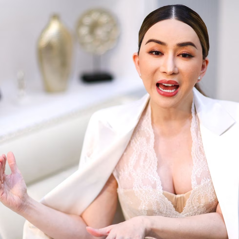 CEO Miss Universe hám lợi đuổi thẳng thêm 2 quốc gia, vui vẻ bắt tay Mr. Nawat gây chấn động? - Hình 9