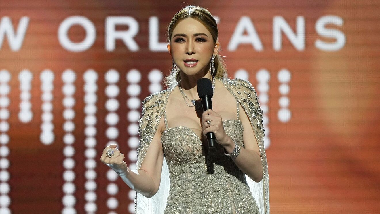 CEO Miss Universe hám lợi đuổi thẳng thêm 2 quốc gia, vui vẻ bắt tay Mr. Nawat gây chấn động? - Hình 6