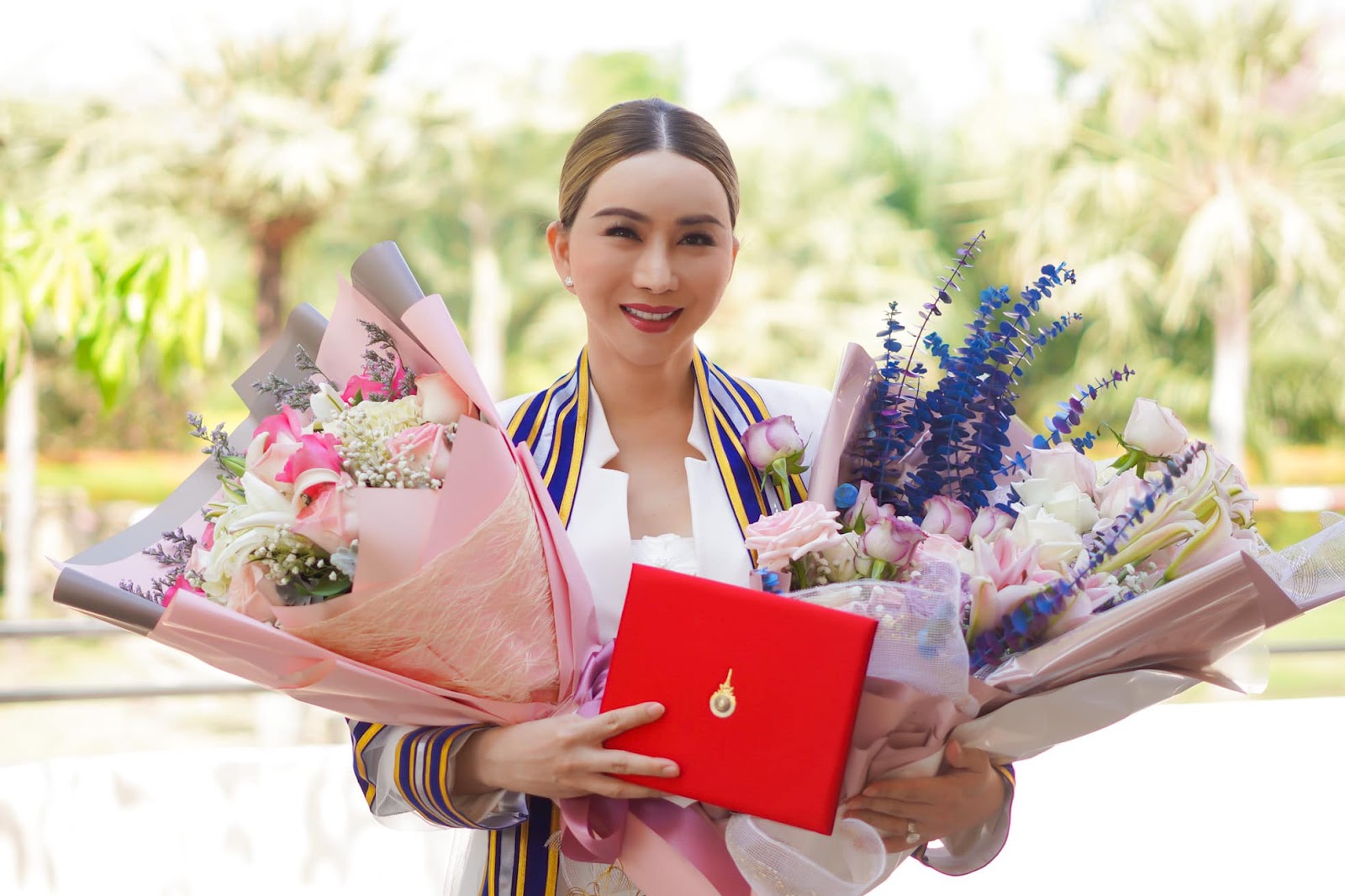Dì Anne Miss Universe bất ngờ được vinh danh giữa lùm xùm bị tố độc đoán và hám lợi - Hình 2