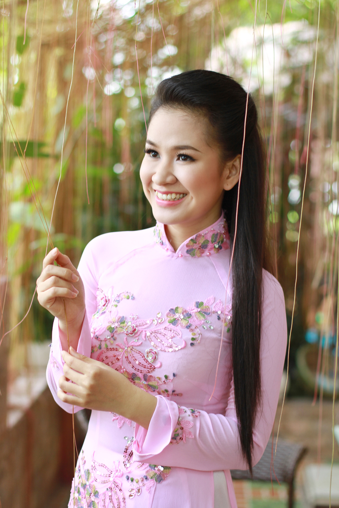 MC Ngọc Hương bị ném đá vì phân biệt vùng miền, cúi đầu xin lỗi nhưng khán giả tuyên bố không bỏ qua - Hình 1
